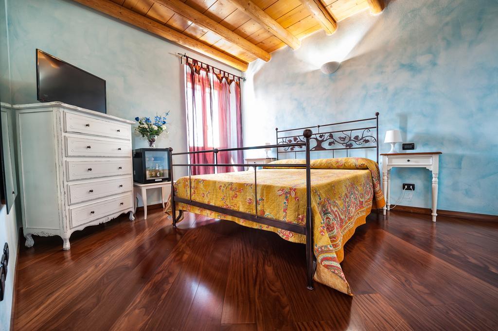 Villa Pace Pozzolengo Room photo